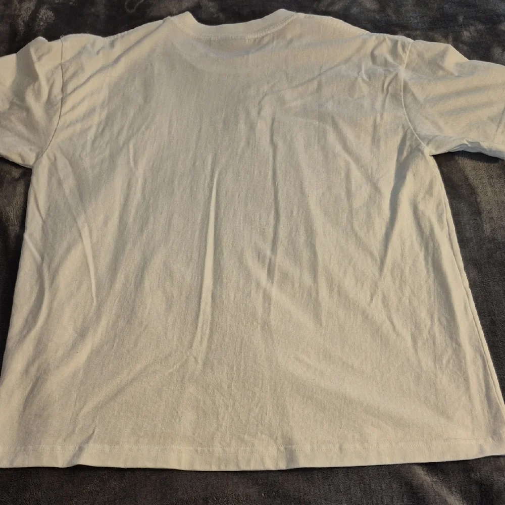 Men's White Graphic Tee with Green Design - Picture 3 of 6